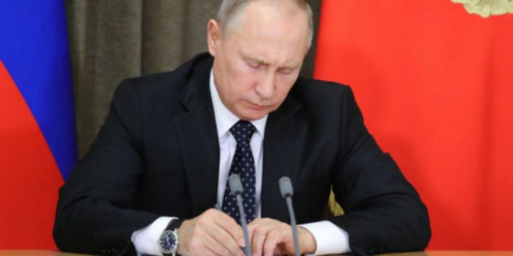 Путин подписал документ о минимальной стоимости табака