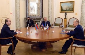 Главы служб безопасности Армении и Азербайджана сели за стол переговоров в Москве