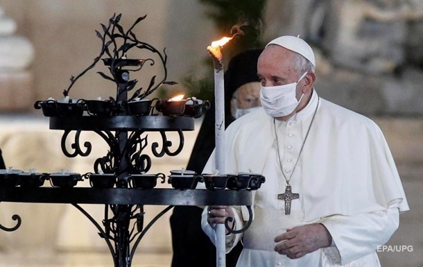 Папа римский привился от коронавируса