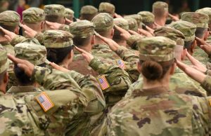 Женщинам армии США разрешат красить ногти и губы