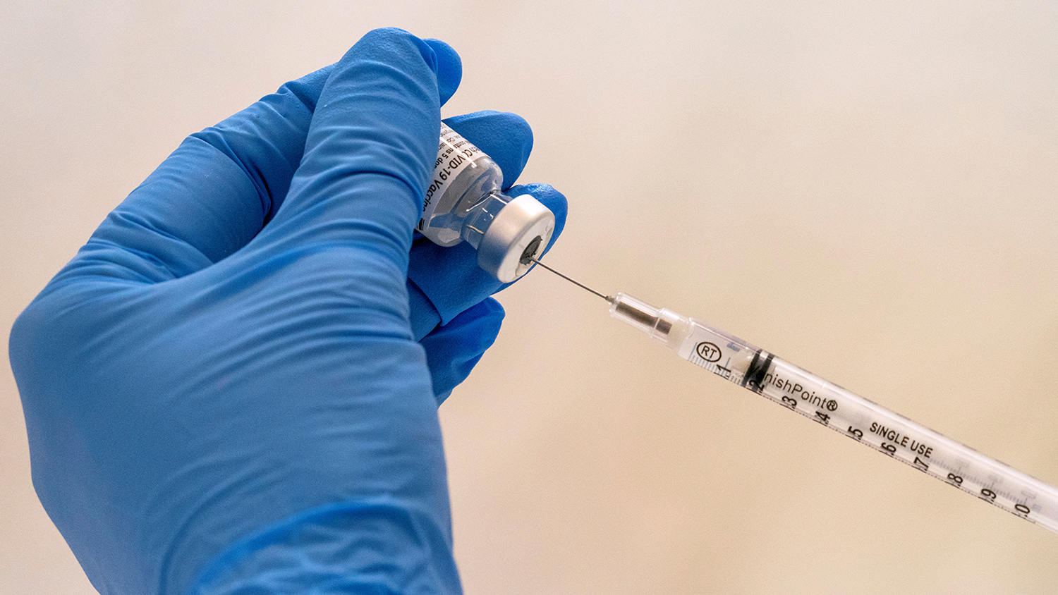 Пациентке в Литве ввели сразу 5 доз вакцины от коронавируса