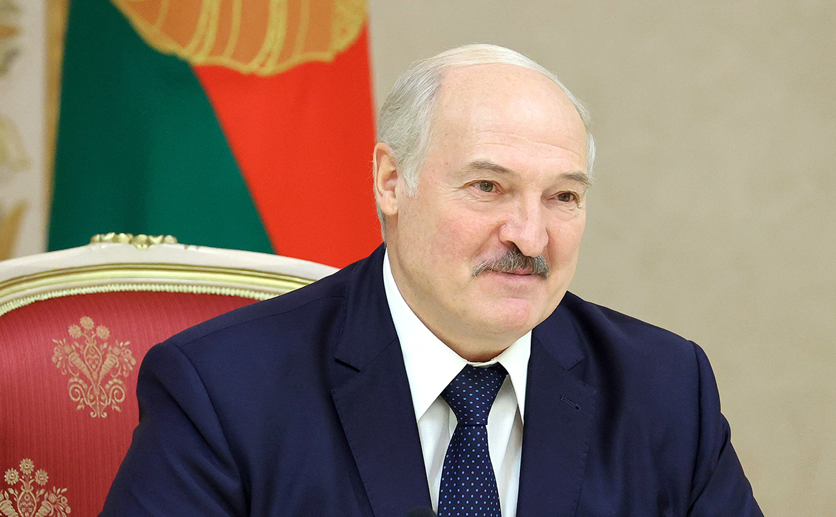 Лукашенко попросил доказать, что в Беларуси есть политзаключенные