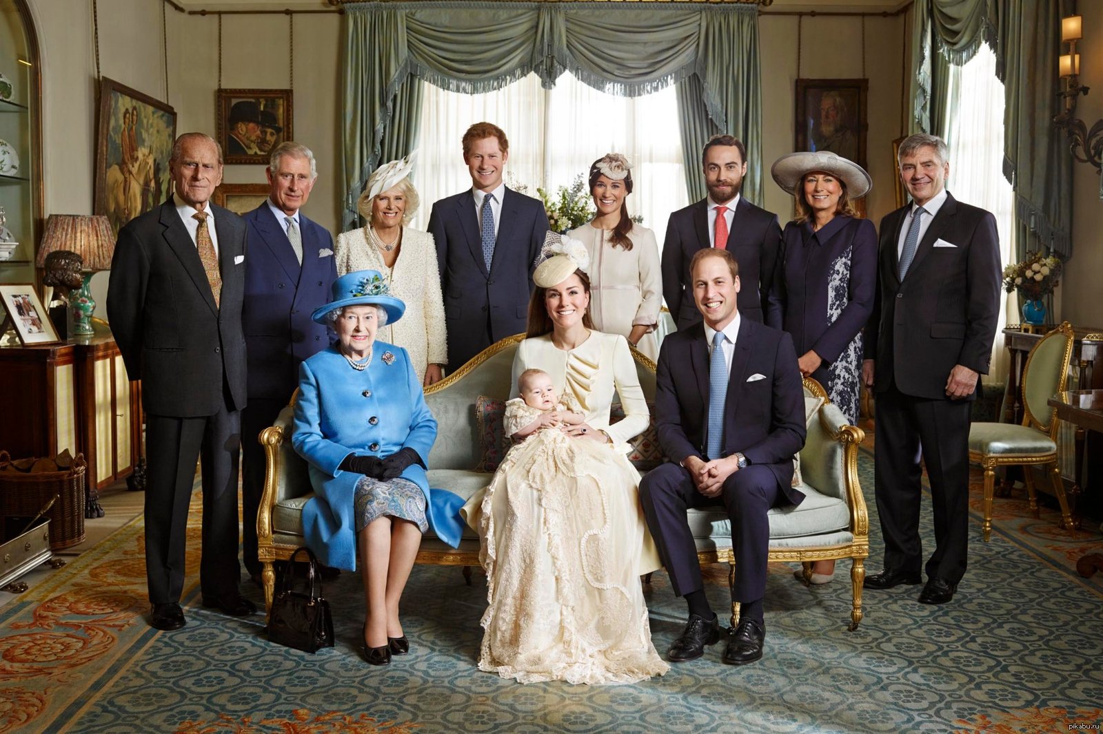 Букингемский дворец ищет управляющего «королевских» социальных сетей