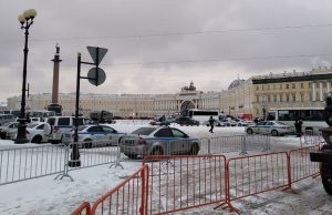 В Санкт-Петербурге перекрыли Дворцовую площадь в связи с проведением незаконных акций протеста