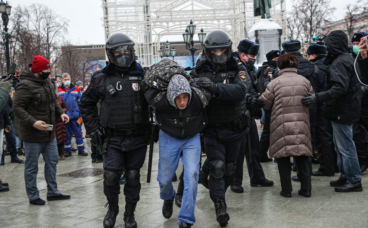 В Москве на несанкционированный митинг собралось около 300 человек
