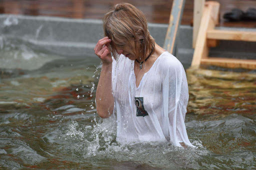 Крещенские купания могут привести к заражению коронавирусом