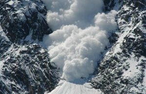 На горнолыжном курорте в России сошла лавина
