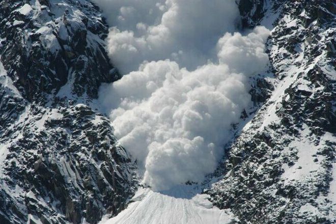 На горнолыжном курорте в России сошла лавина