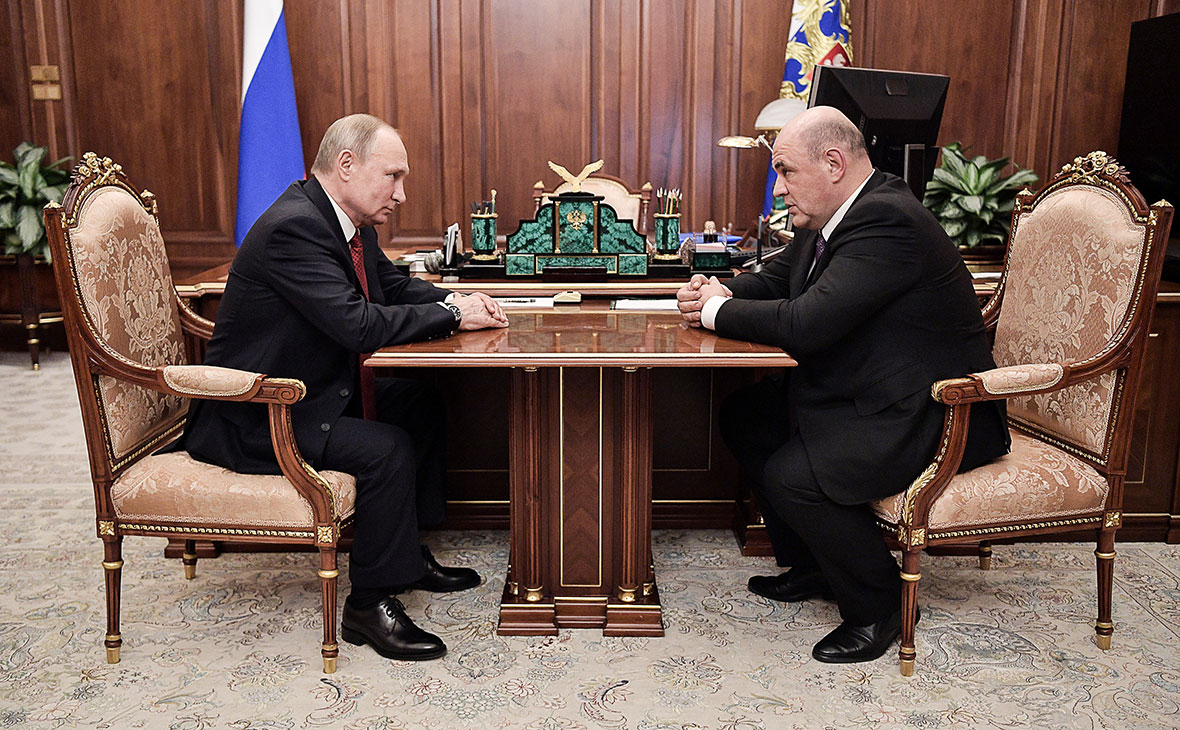 Путин поручил премьеру корректировку национальных проектов и программ