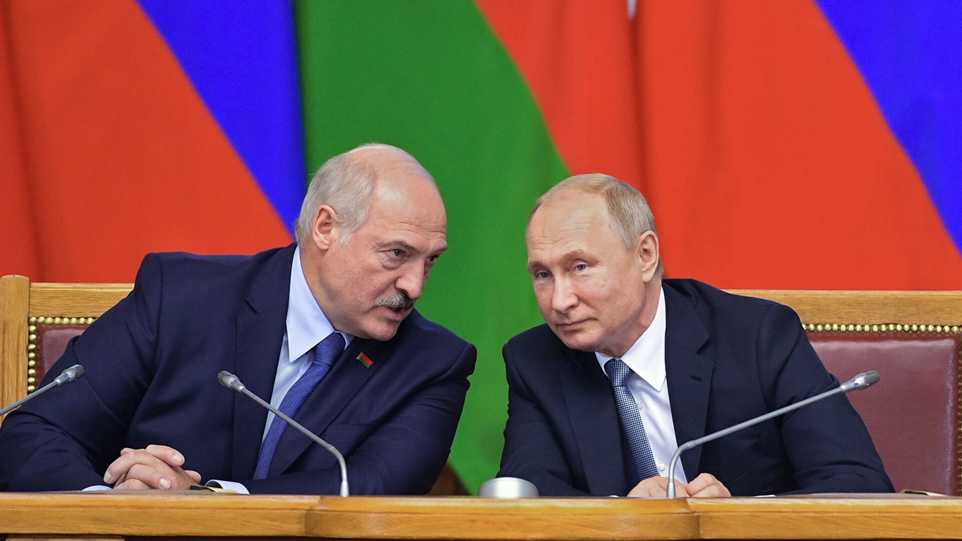 Лукашенко планирует попросить у Путина 3 млрд.