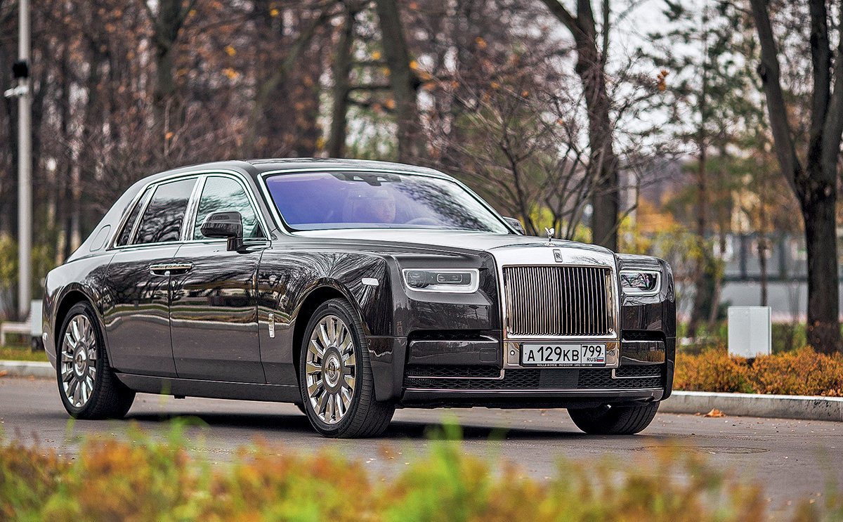 Уникальную модель Rolls-Royce Phantom продают в Москве за 19 миллионов рублей