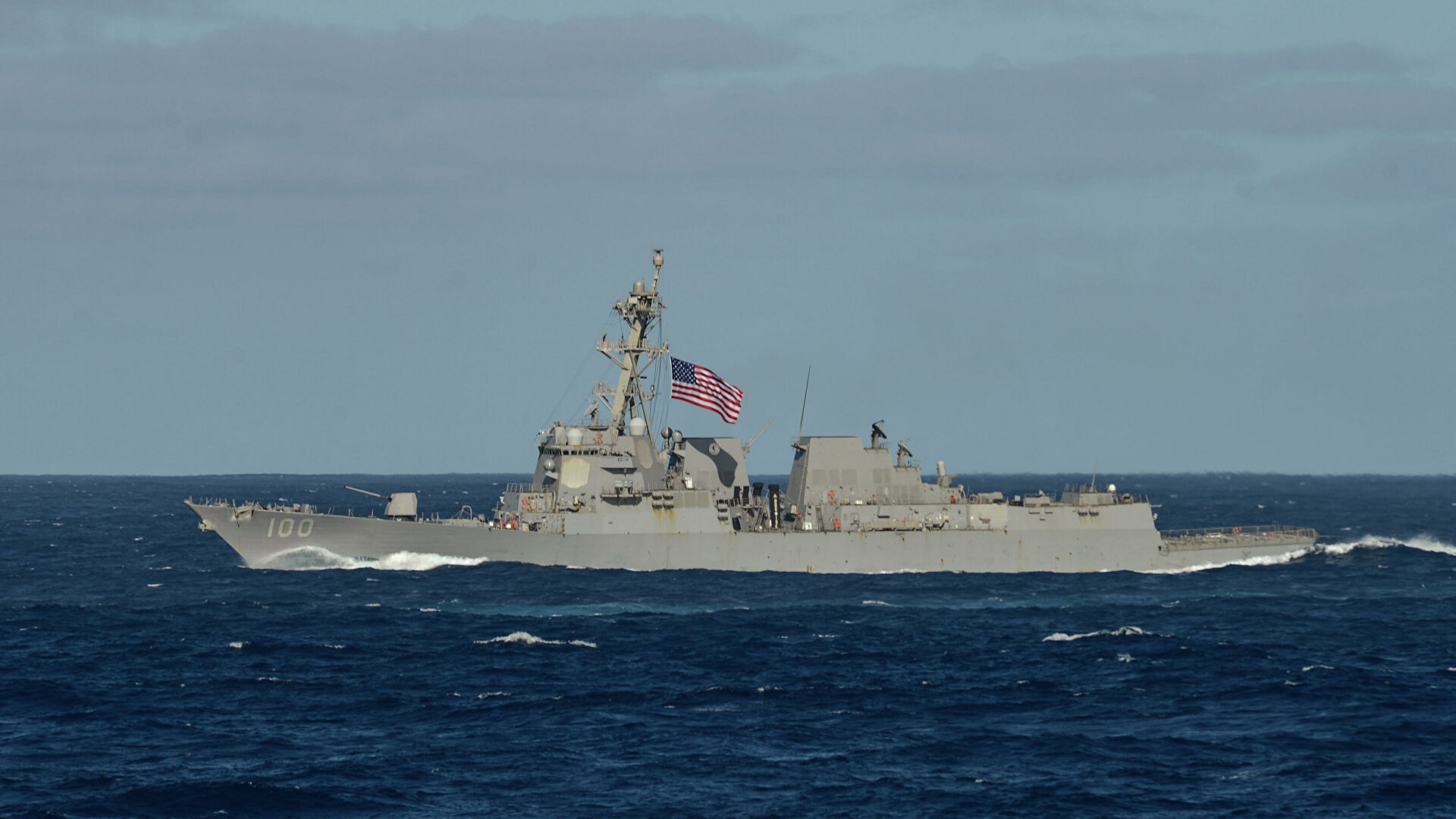 В Японию прибыл американский эсминец ВМС Rafael Peralta