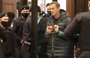 Суд заменил условный срок Навального на 3,5 года колонии