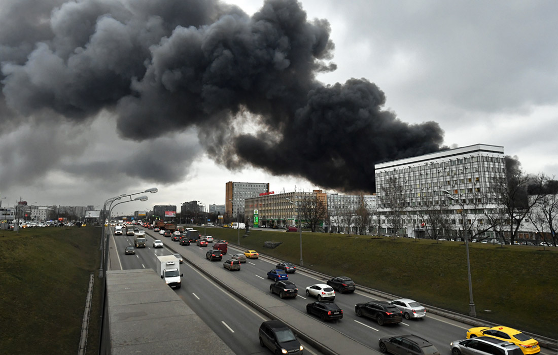Пожар на московском складе: подключена авиация
