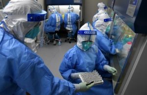 Китайские ученые на знают как коронавирус мог попасть в Ухань