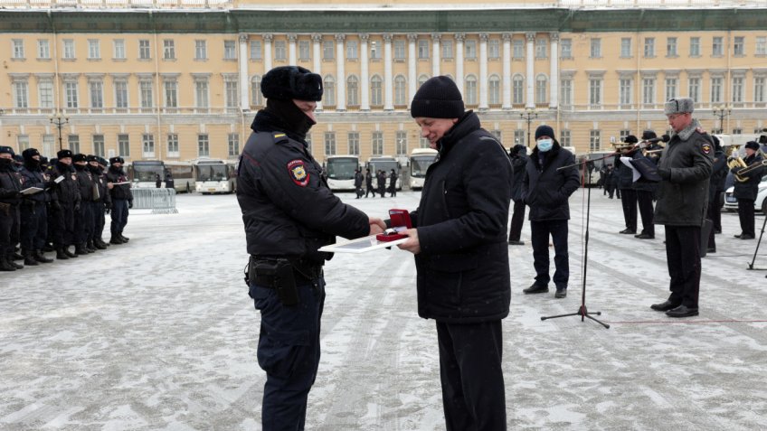 В Петербурге наградили силовиков, участвовавших в разгоне митингов