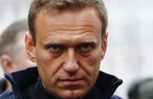 Российский суд признал законной отмену условного наказания Навальному