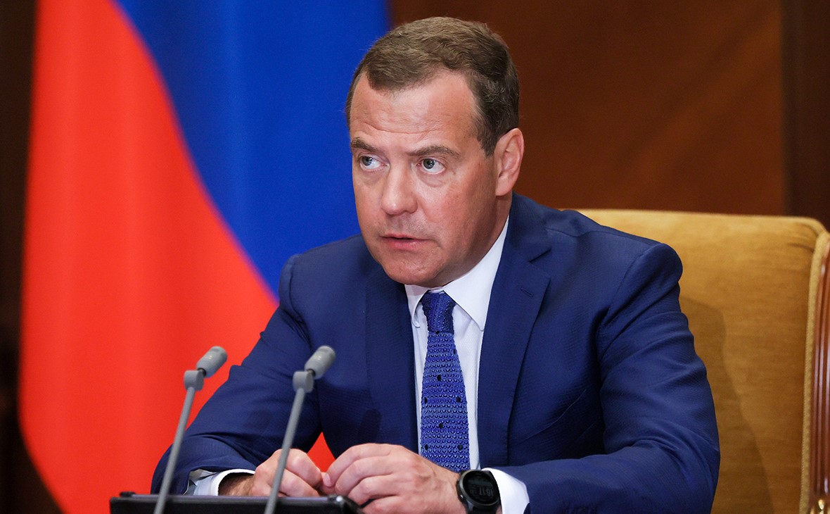 Медведев оценил возможность нормализовать отношения с США при Байдене