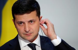 Зеленский прекратил вещание ряда телеканалов в Украине