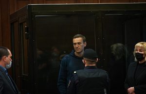 ФСИН подало прошение заменить Навальному условный срок на 3,5 года колонии