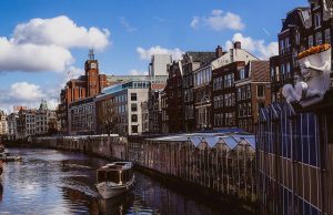 По решению мэра Амстердама ликвидируют квартал красных фонарей