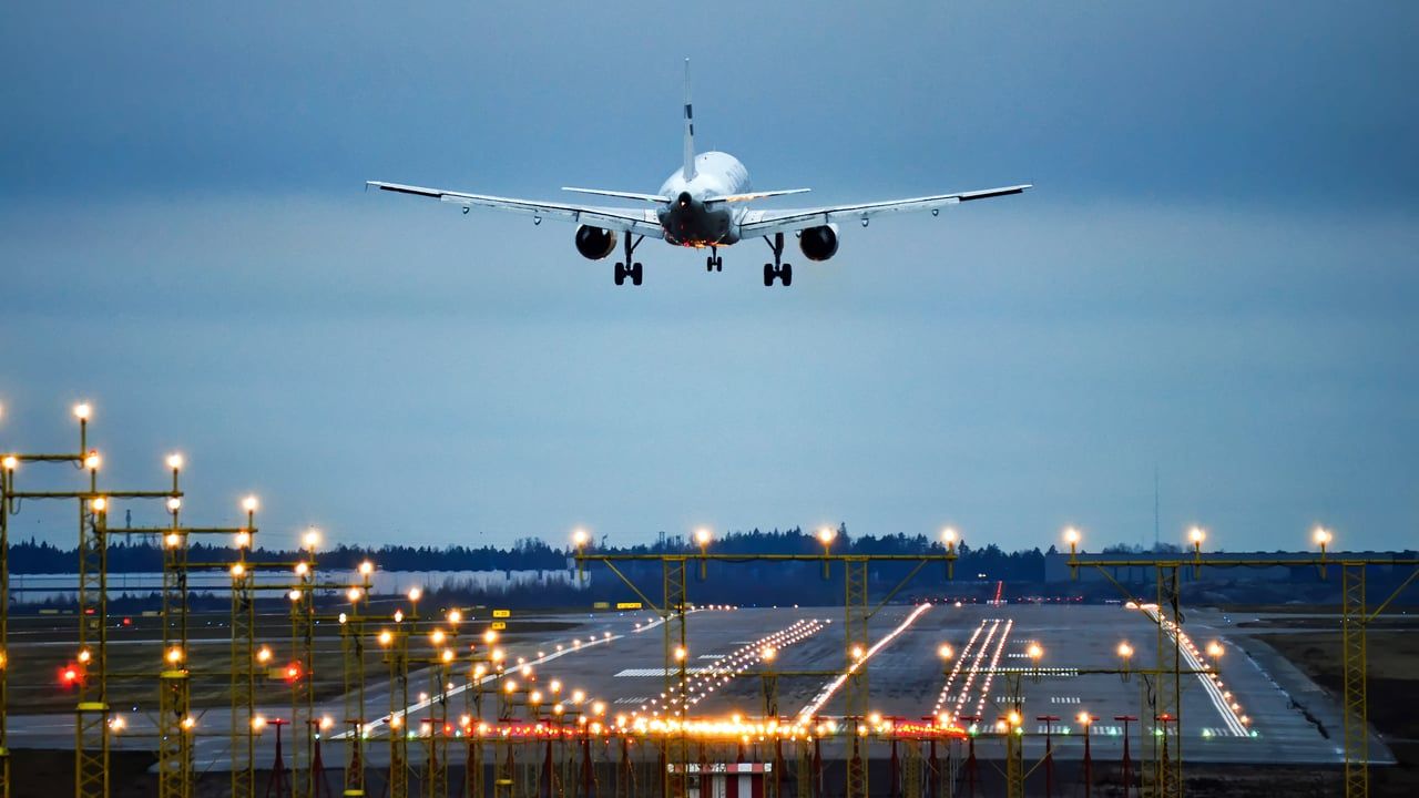 Российский пассажирский самолет подал сигнал тревоги