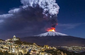 Аэропорт Катании приостановил работу после извержения вулкана Этна