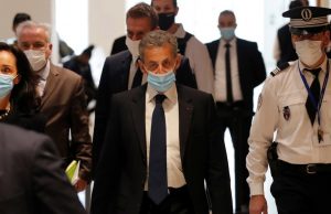 Суд приговорил Николя Саркози к году тюремного заключения