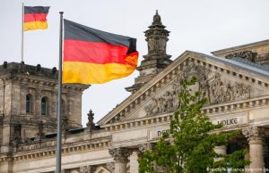 Немецкий политик призывает Германию закупить вакцину «Спутник V»