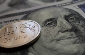 Финансовый аналитик предрек обвал курса доллара к концу апреля