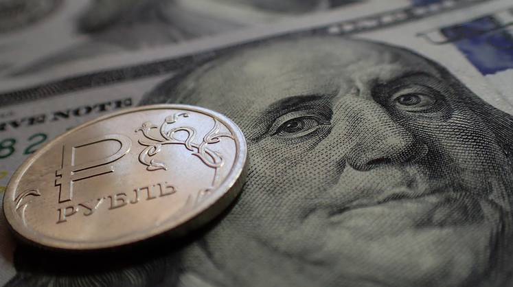 Финансовый аналитик предрек обвал курса доллара к концу апреля