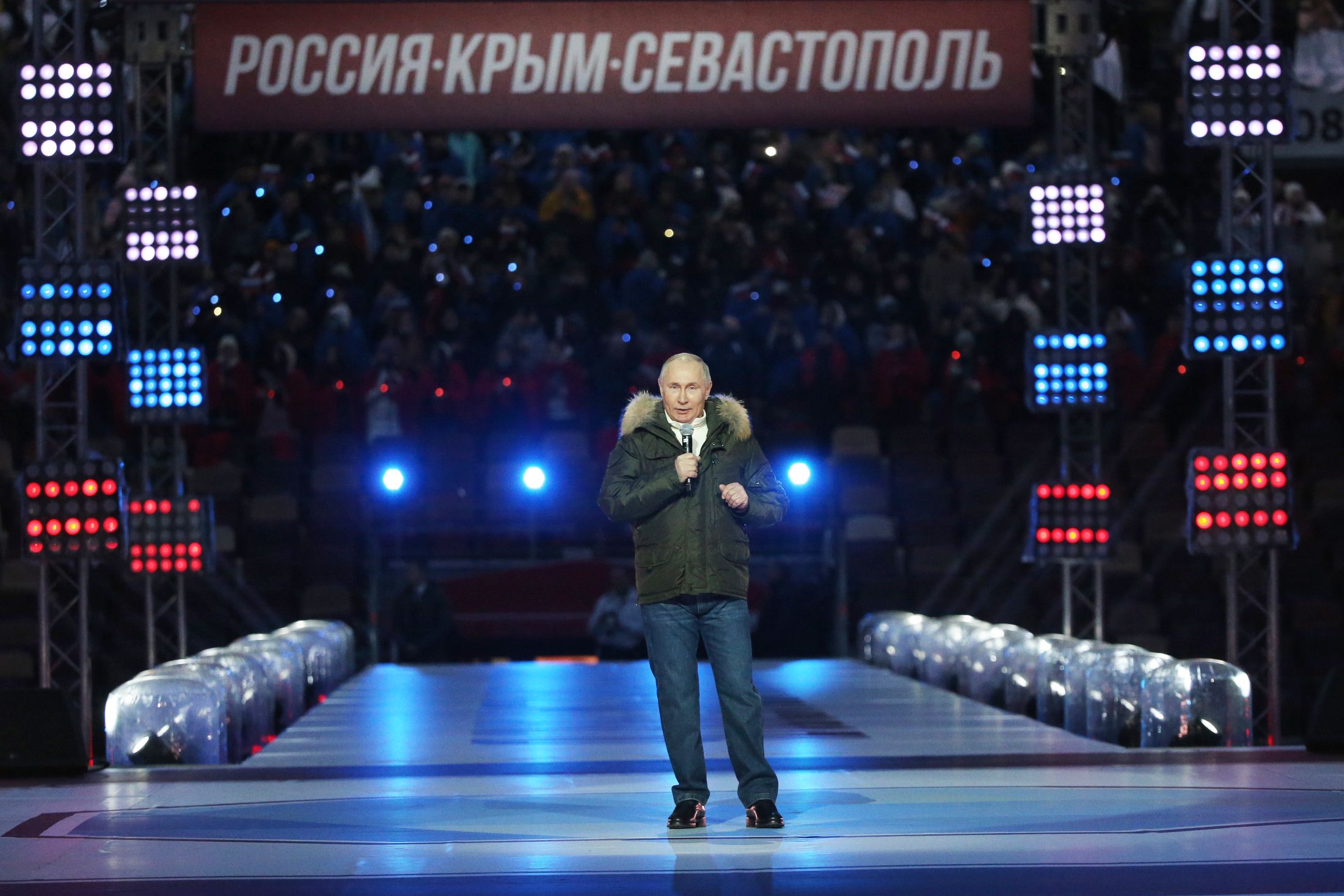 Путин прибыл в «Лужники» на концерт посвящены воссоединению с Крымом