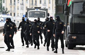 На акцию протеста в Минске прибыли колоны спецтехники