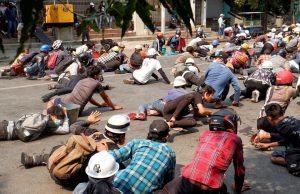 При разгоне протестов в Мьянме убиты более 100 человек
