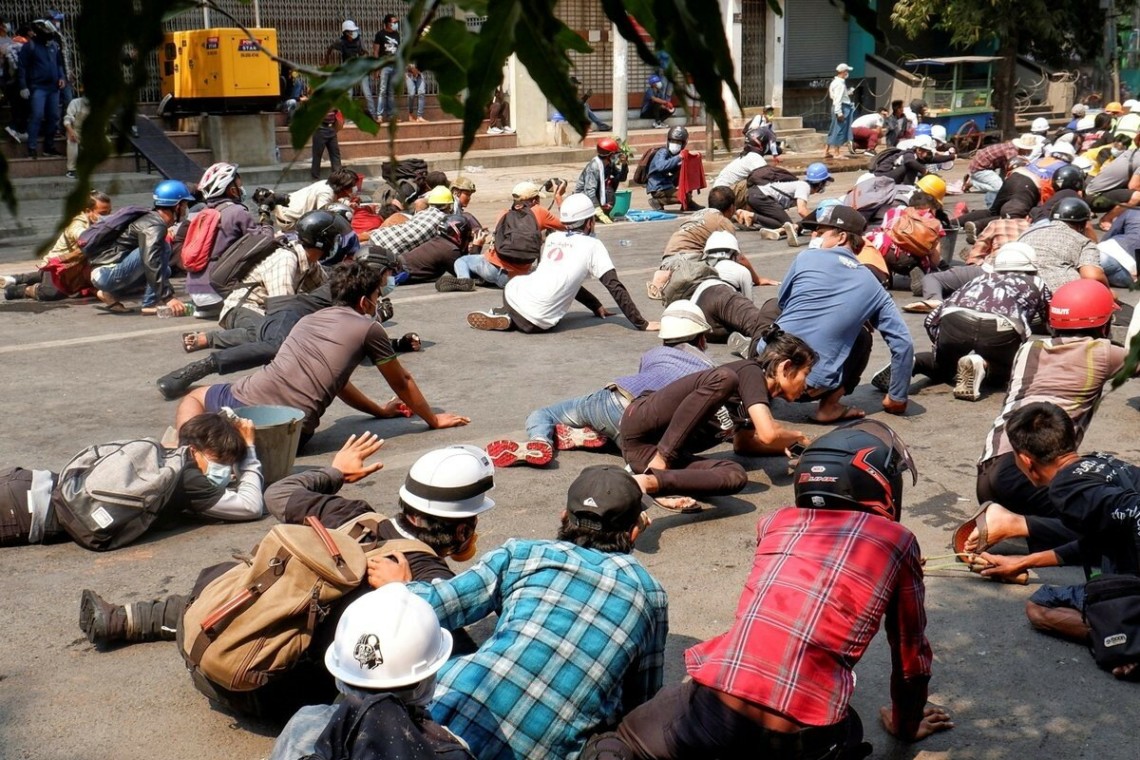 При разгоне протестов в Мьянме убиты более 100 человек