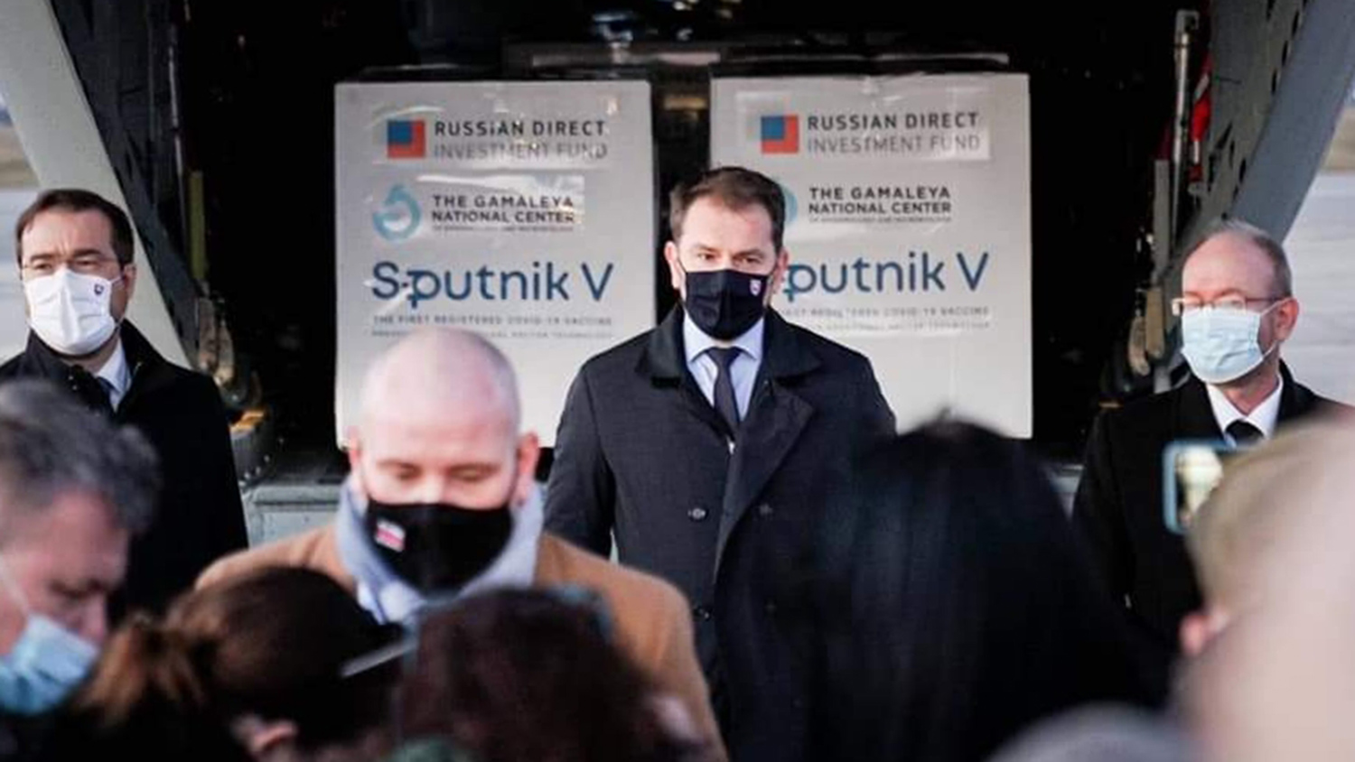 Премьер-министр Словакии отказался возвращать российскую вакцину