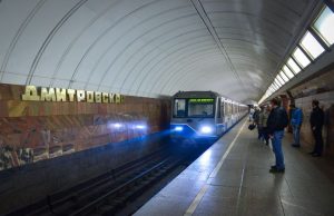 В московском метро погиб человек, упав на пути