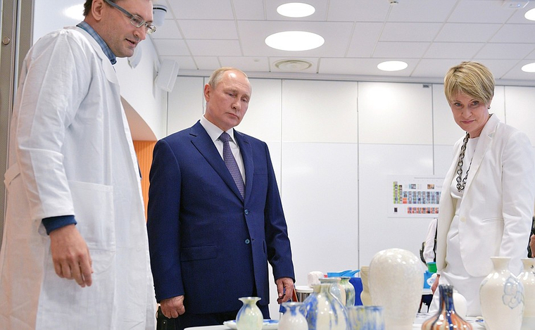 Песков рассказал как чувствует себя президент после вакцинации