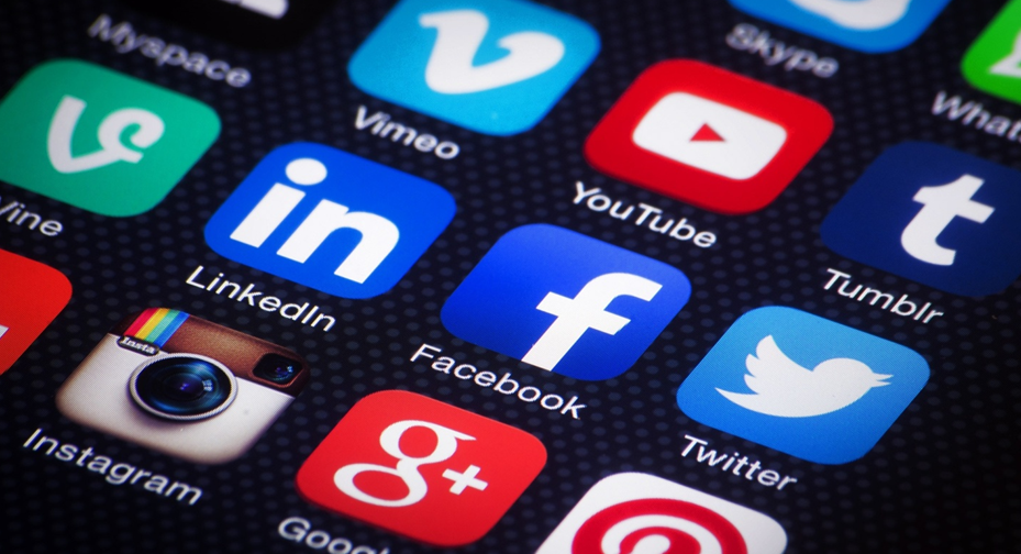 Зарубежные соцсети Facebook, Instagram, TikTok могут обязать выплачивать налог за рекламу у блогеров из России