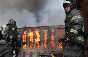 Пожарные, участвовавшие в тушении пожара «Невской мануфактуры» получили ордена Мужества