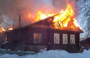 При пожаре в Свердловской области погибли четыре ребенка