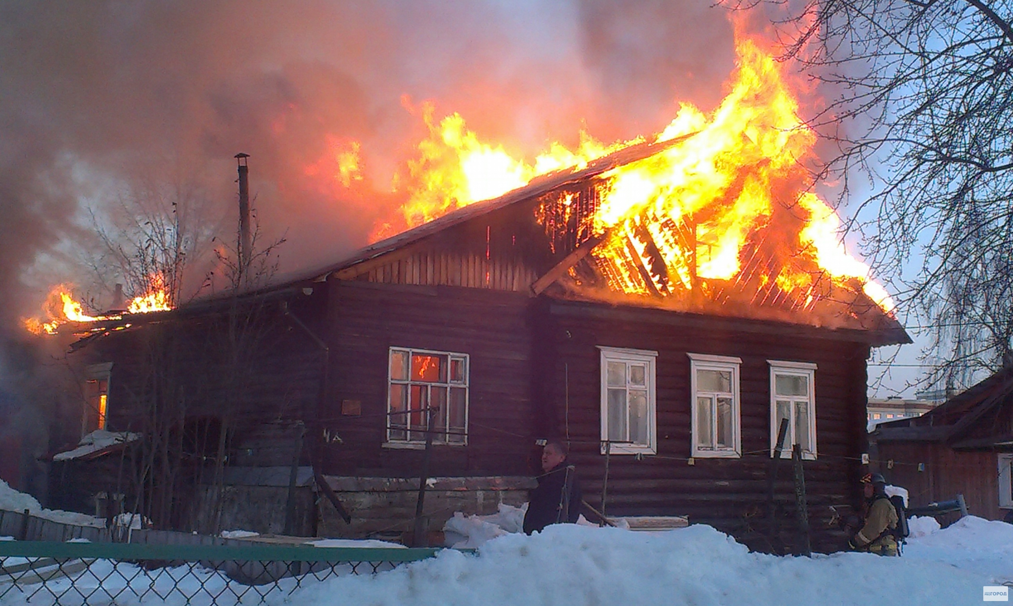 При пожаре в Свердловской области погибли четыре ребенка