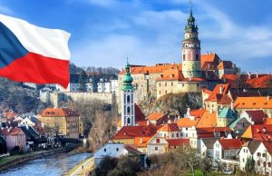Чехия высылает 18 сотрудников российского консульства.