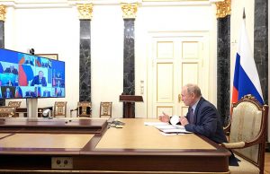 Путин прервал речь Макрона