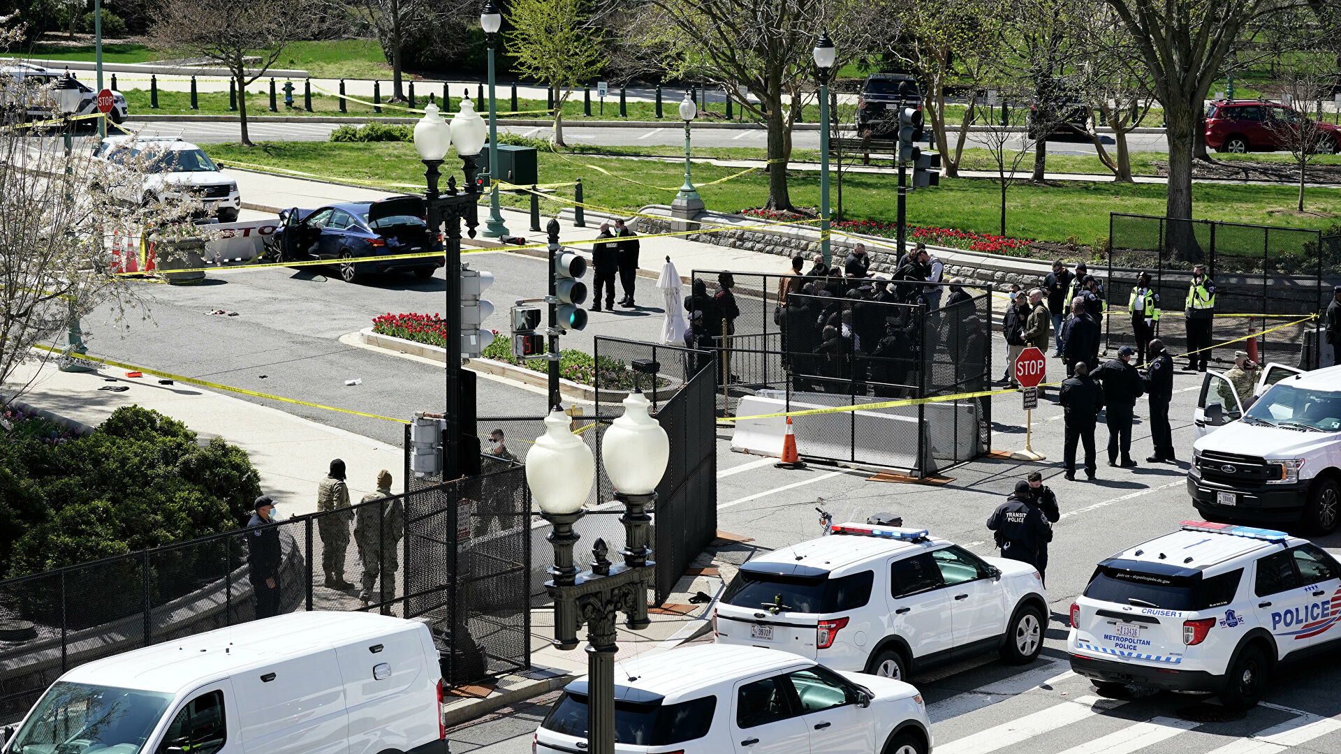 Автомобиль сбил двух полицейских у здания Конгресса: один правоохранитель скончался