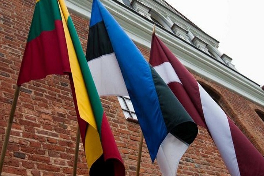 Страны Балтии отправляют российских дипломатов домой