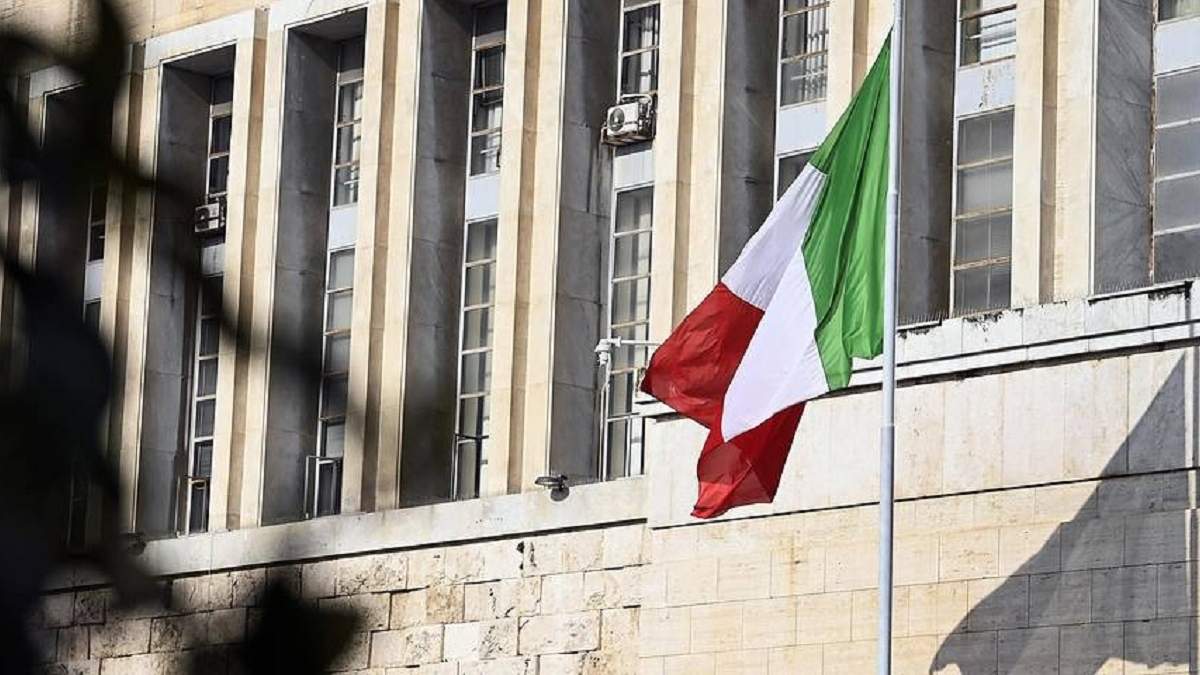 РФ объявила сотрудника итальянского посольства персоной нон-грата