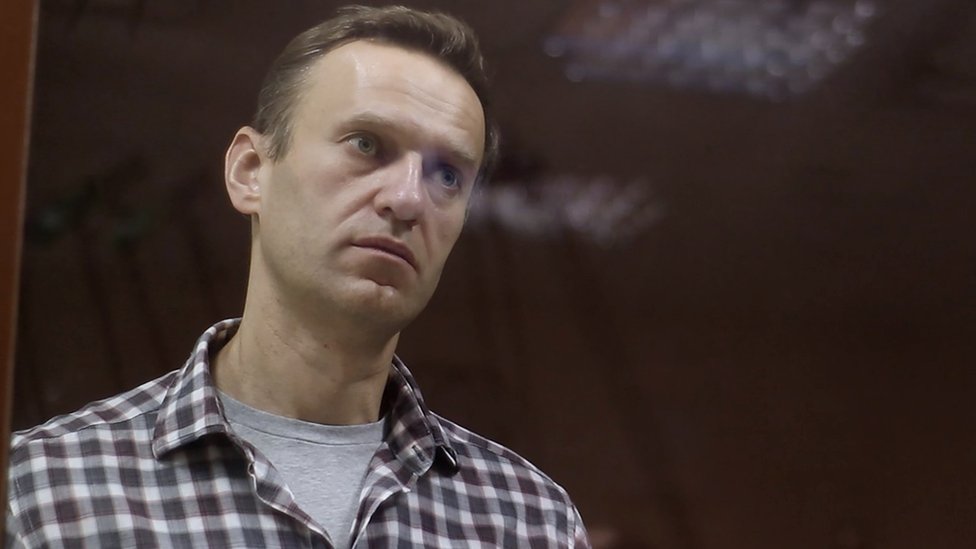 У Навального диагностировали две грыжи