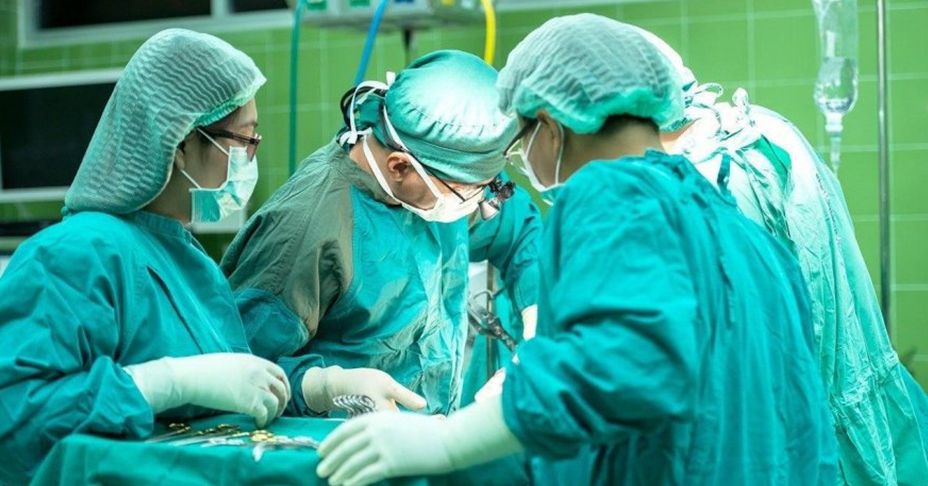 В Японии впервые в мире пересадили легкие от живого донора человеку с коронавирусом
