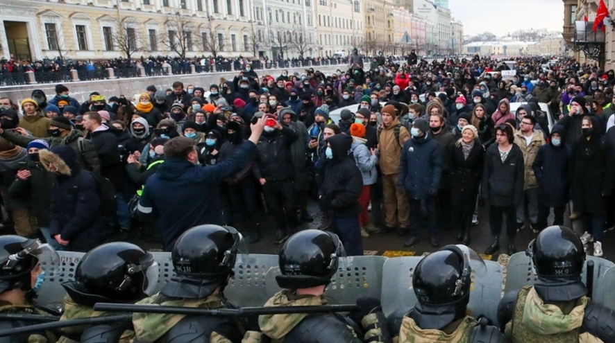 Действия полиции и судов во время проведения акций протестов стали одним из главных страхов жителей России